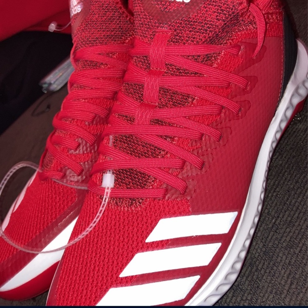 Base ball cleats